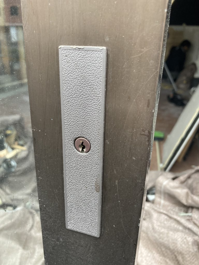 仙台市青葉区店舗引戸鍵交換